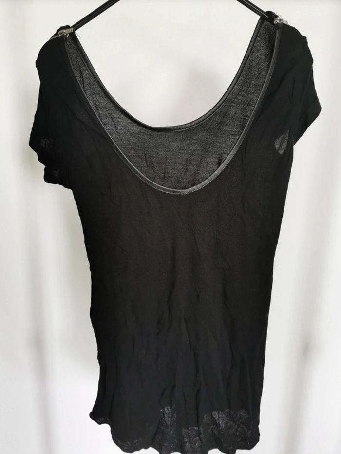 Top noir - photo numéro 2