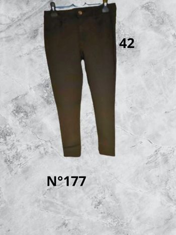 N°177 Pantalon kaki T42. Daysie.
