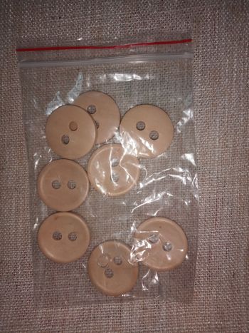 Lot de 8 Boutons Beiges Clairs - Neufs