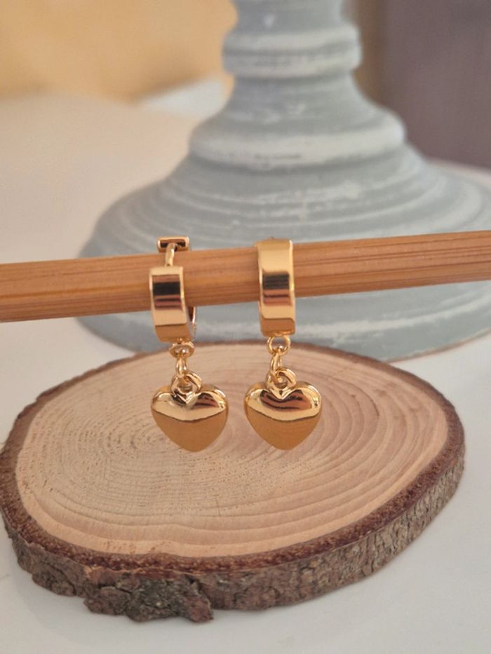 Jolies boucles d'oreilles avec cœur - photo numéro 2