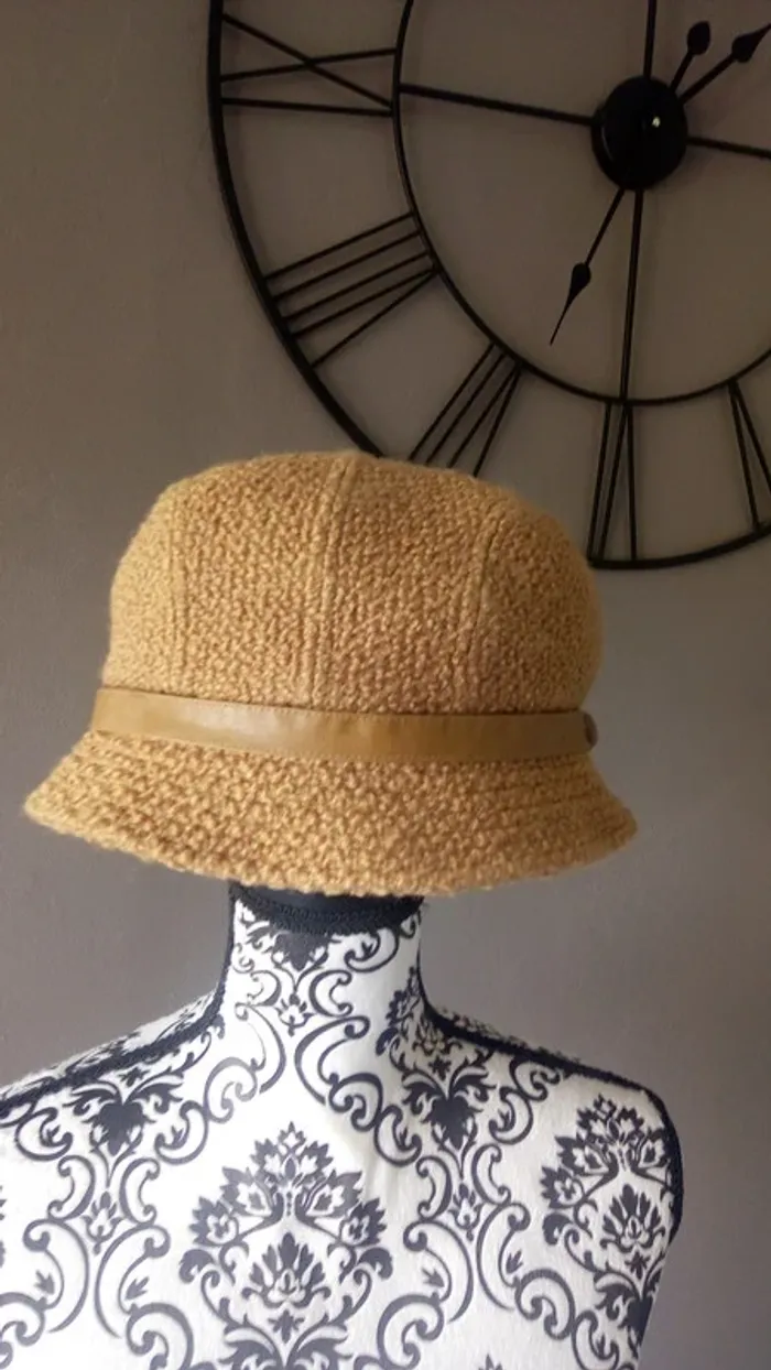 Chapeau épais automne hiver marron clair