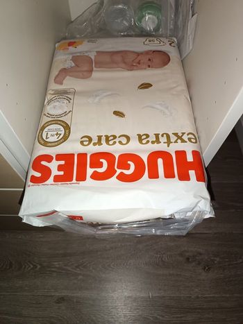 Couche huggies taille 2