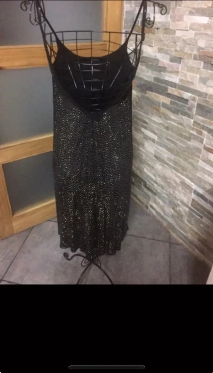 Très belle robe, édition limitée, H&M Versace, taille 36 extensible - photo numéro 4