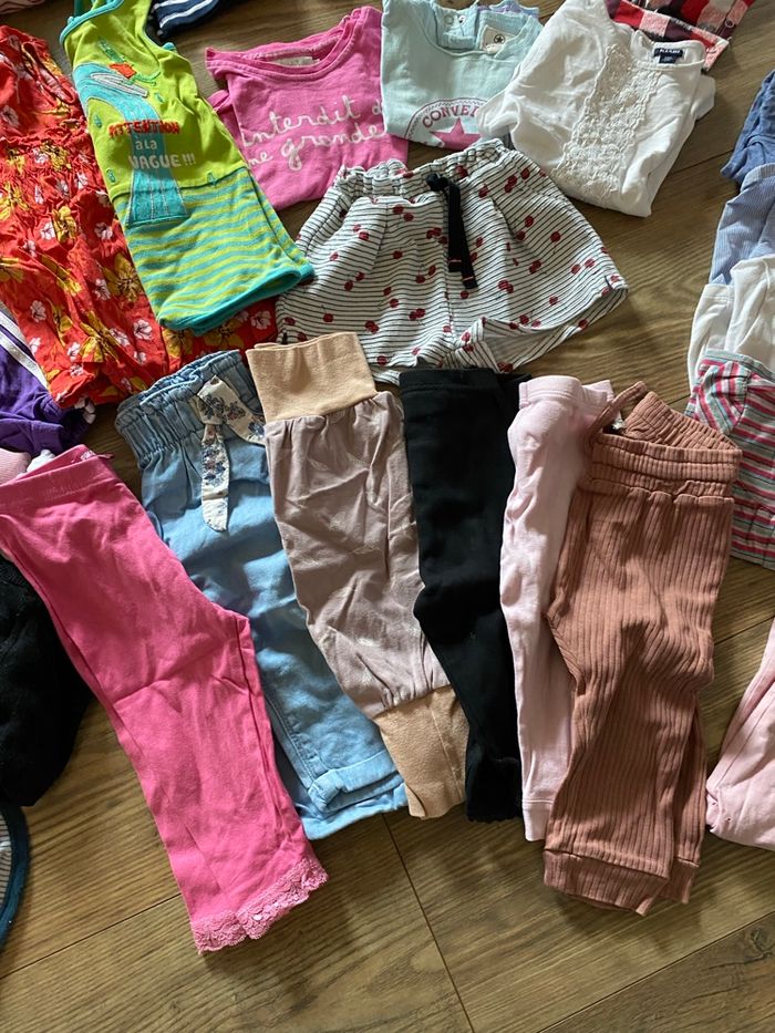 Lot 35 vêtements fille T12 mois - photo numéro 2