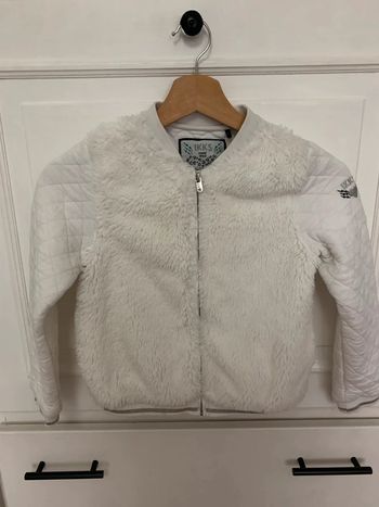 Gillet ikks fille 8 ans .
