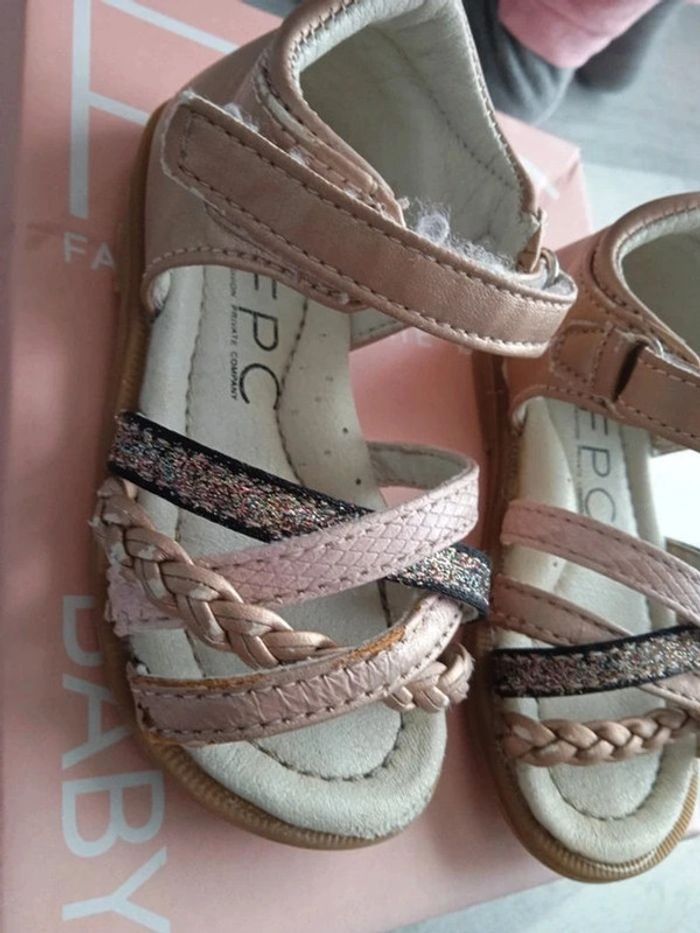 Sandalettes bébé fille,FPC,taille 20 - photo numéro 2