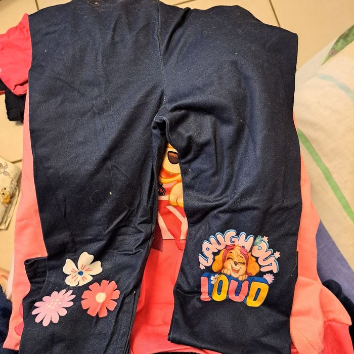 Vend 1 pull et 3 leggings et  survêtement - photo numéro 2