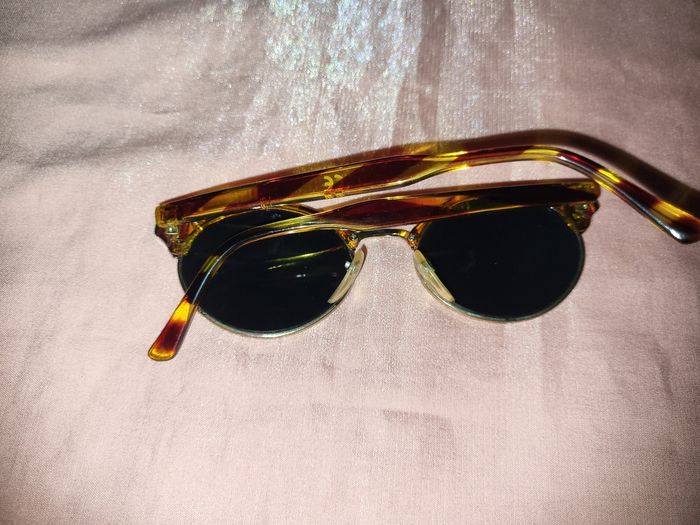 Lunette de soleil - photo numéro 2