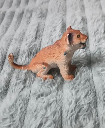 Petite figurine animal lionceau