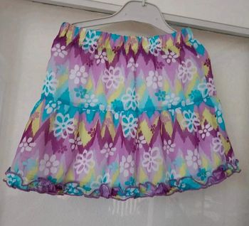 Jupe taille 5 ans neuve