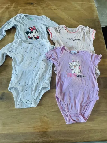 Lot de 4 bodies  fille 2 ans