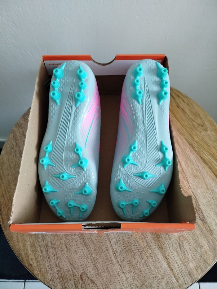 Crampons Nike T 36 - photo numéro 8