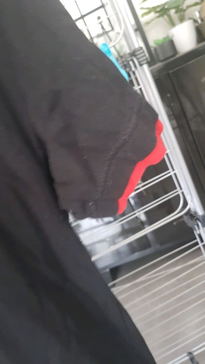 Tee shirt noir et rouge - photo numéro 3