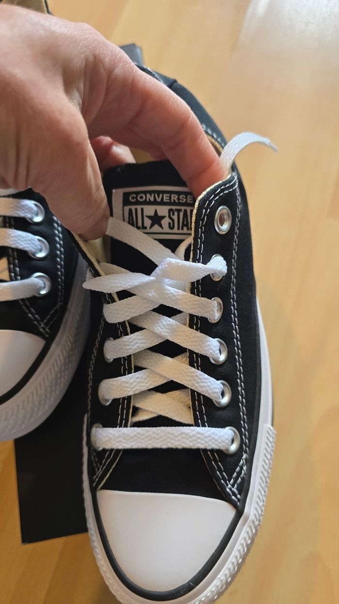 NEUVES  (non portées) 🏷🥰🤩👌superbes converses Pointure 37 😍🤩🥰👌 - photo numéro 3