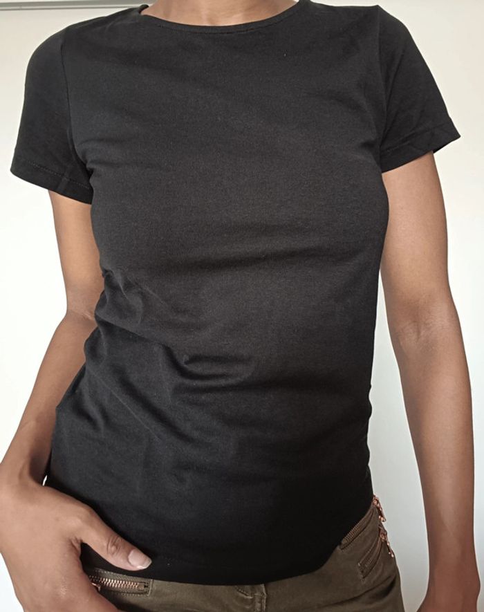 T-shirt noir neuf T.S