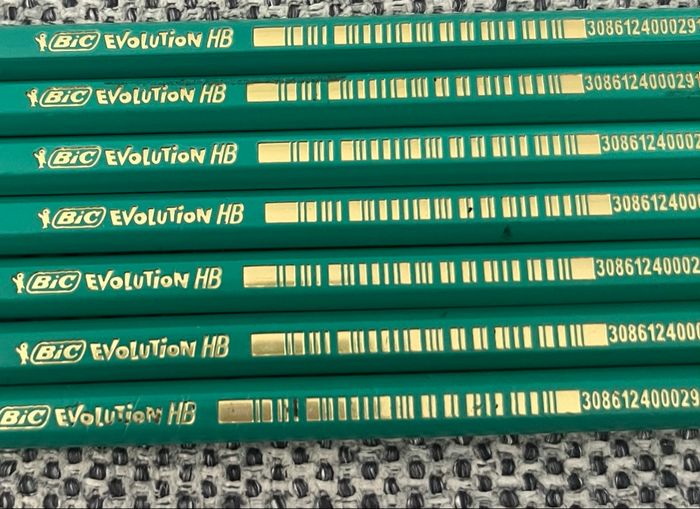 7 crayons de bois HB Bic - photo numéro 2