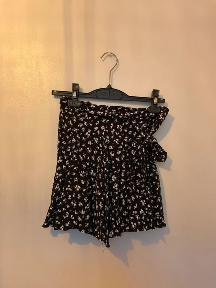 Jupe short à fleurs