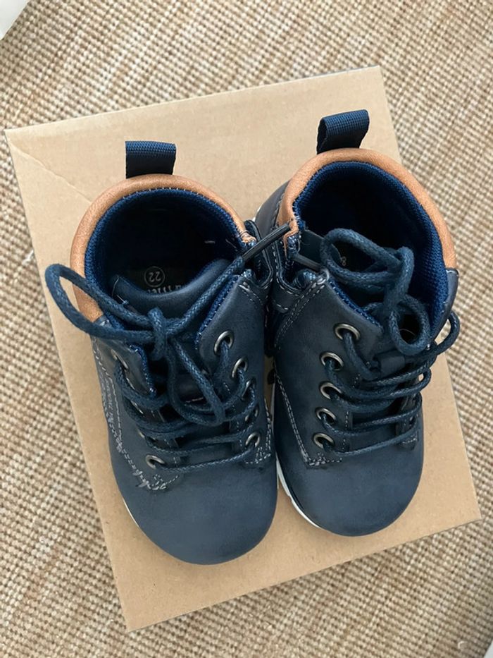 Chaussures enfant neuve Taille 22 - photo numéro 5
