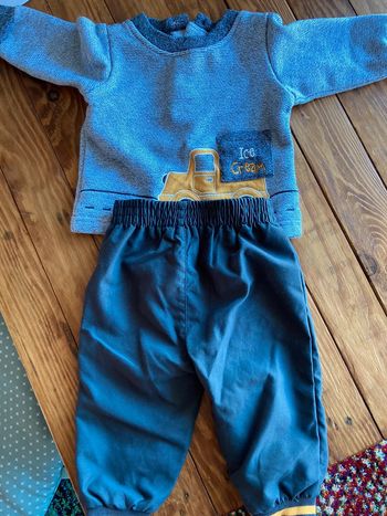 Ensemble 6 mois jamais porté