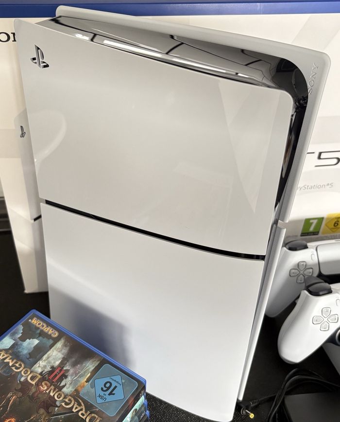 Sony PlayStation 5 Slim - Édition Disque avec 7 jeux et deux manettes - photo numéro 4