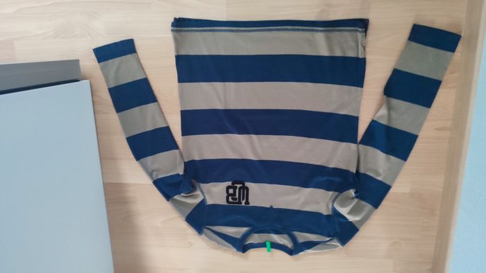Tee shirt benetton 11 12 ans
