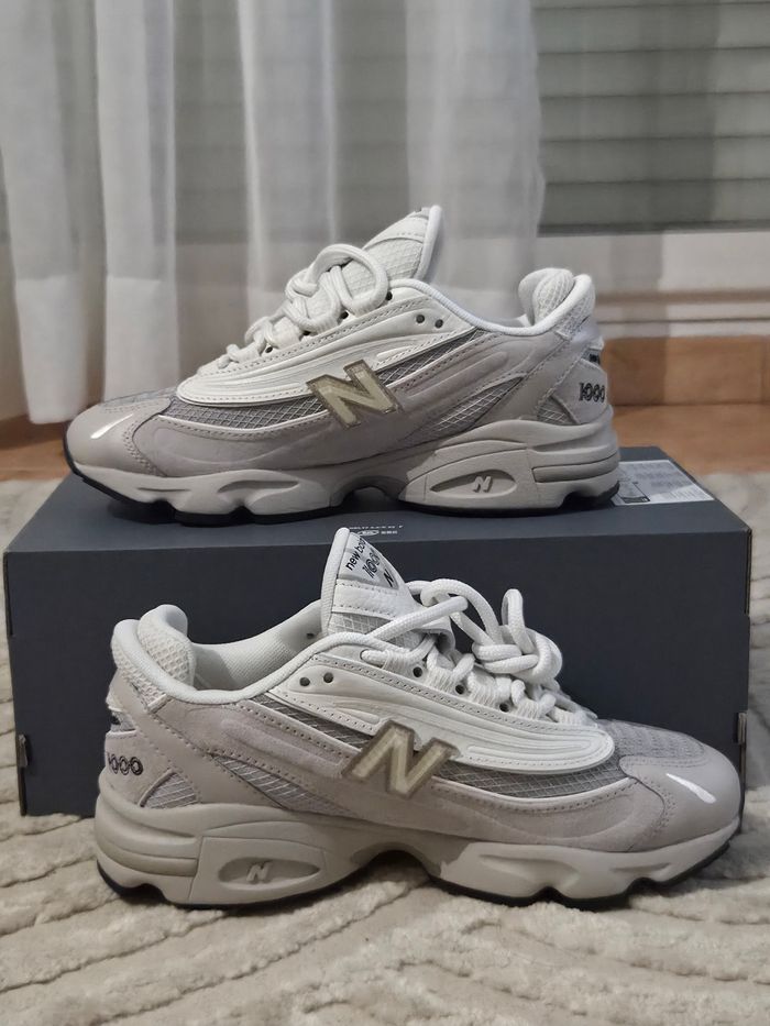 Baskets New Balance 1000 - Blanc/Gris clair - Neuves - taille 38.5 - photo numéro 2