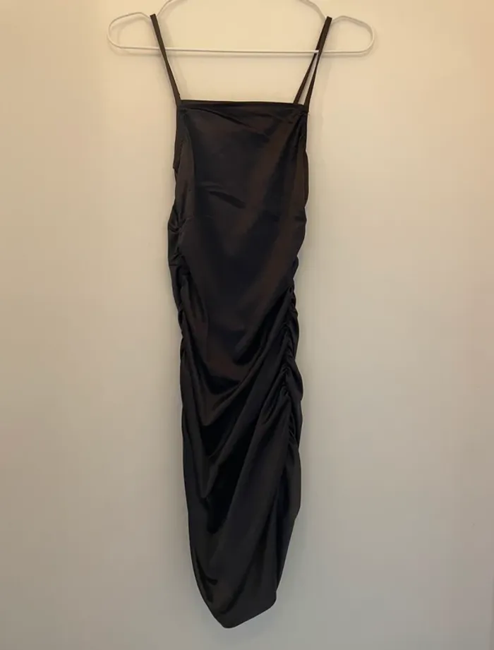 Robe noire satinée H&M Divided - photo numéro 2