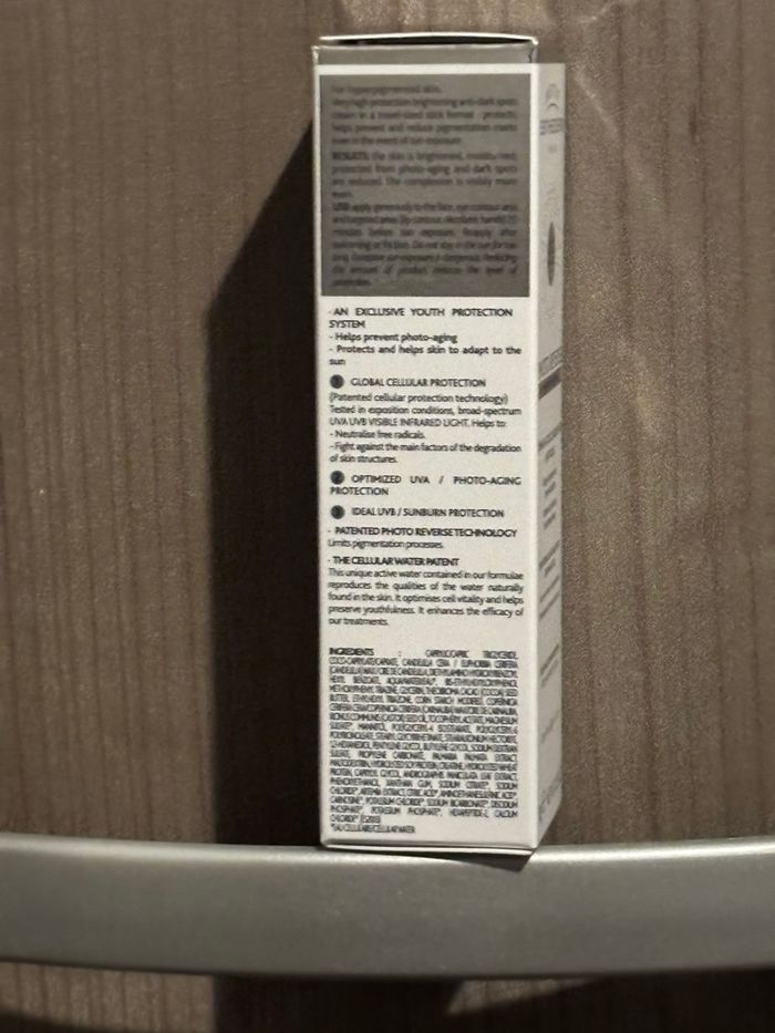 Photo reverse crème en stick éclaircissante anti taches - photo numéro 4