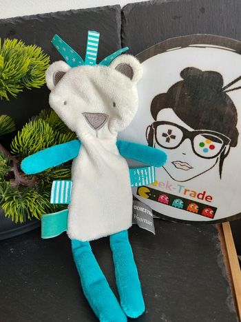 Doudou plat Ours blanc bleu étiquettes orchestra premaman gris vert etoiles rayé