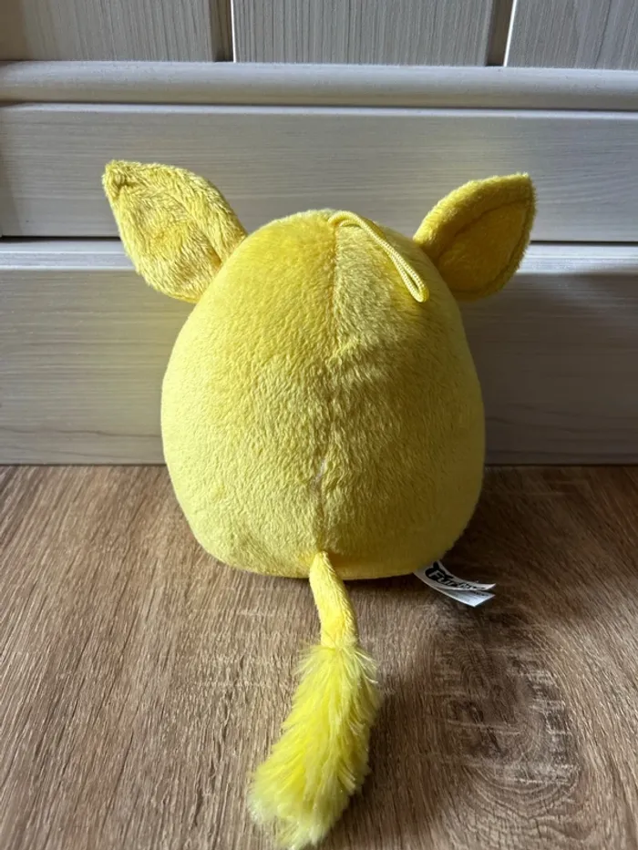 Peluche Furby jaune clin d’œil / Hasbro Play by Play (2013) / 15 cm / Très bon état - photo numéro 2