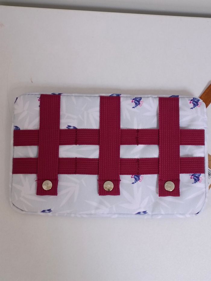 Pochette zippée cabaïa 25x15 cm vous pouvez l'accrocher à la ceinture 
 neuve jamais utilisée envoi rapide - photo numéro 3