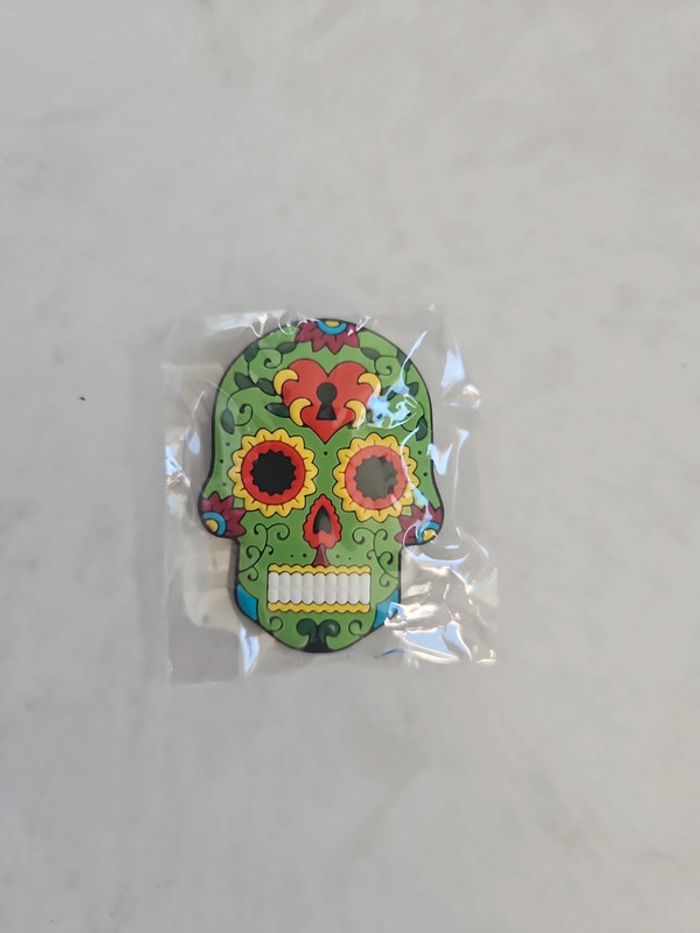 Magnet tête de mort Neuf cont6 - photo numéro 2