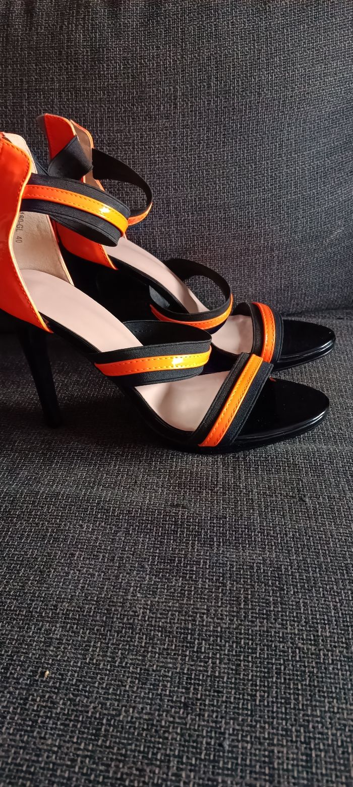 Chaussures à talons  femme achetées neuves jamais portées - photo numéro 2