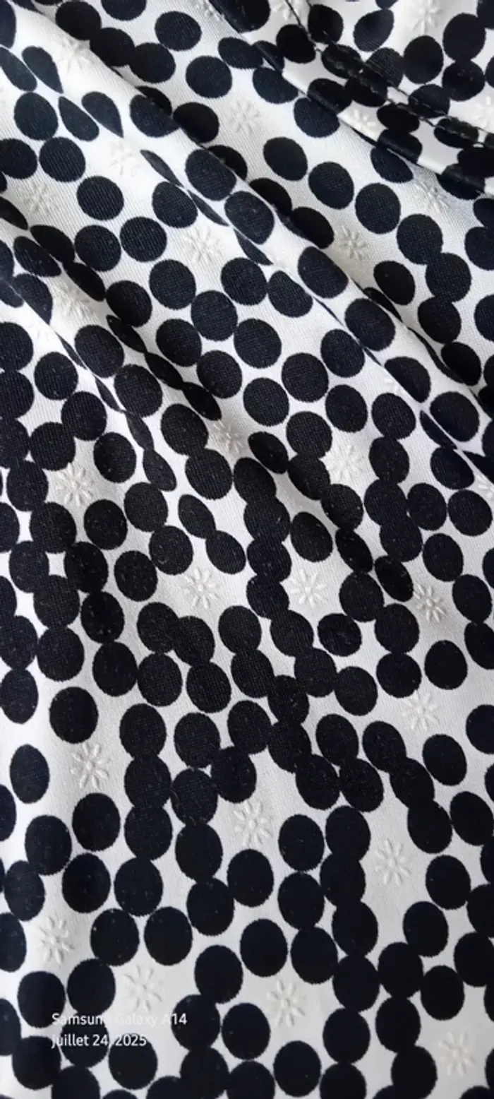 Blouse fluide manches 3/4 col V motif pois et fleurs en relief noir et blanc femme L cache cache - photo numéro 17