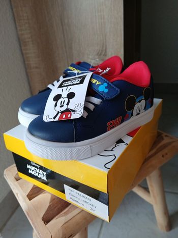 Baskets bébé garçon à lacets et scratch – Mickey bleu