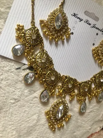 Ensemble parure de bijoux collier et boucles d’oreilles