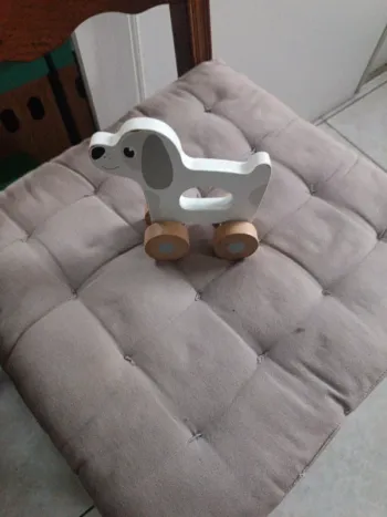 Chien bois à roulettes 15 cm