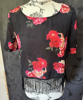Blouse noire fleurie à franges taille 38/40