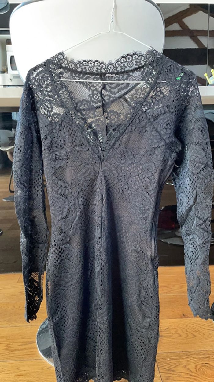 Robe noir en dentelle