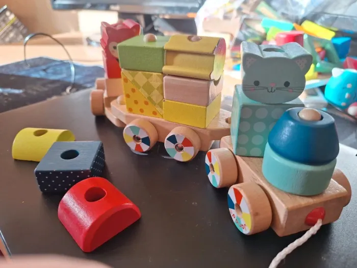 Petit train en bois - photo numéro 2