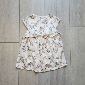 Magnifique robe crème à fleur. Fille 12 mois. Marque Tape à l'oeil