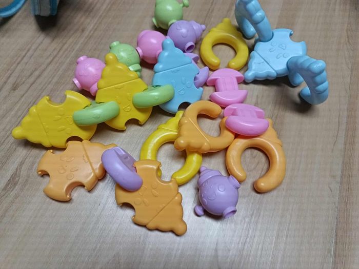 Jouets plastique éveil