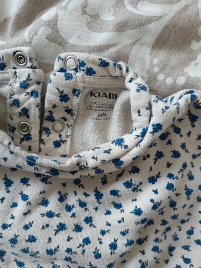 Pull Kiabi 24mois fleurs bleues - photo numéro 3