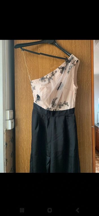 Combinaison beige rose et noir