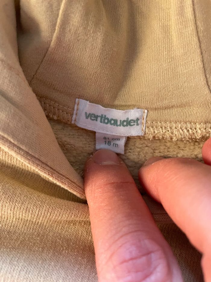 Pull vertbaudet 18 mois (très peu porté - acheté avec un tout petit accro à la manche) - photo numéro 2