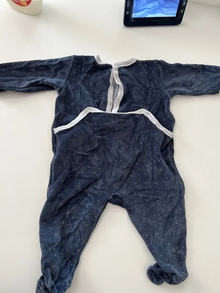 Pyjama velours Petit Bateau – 6 mois (couronne dorée) - photo numéro 3