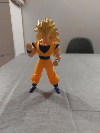 Figurine super saiyan goku