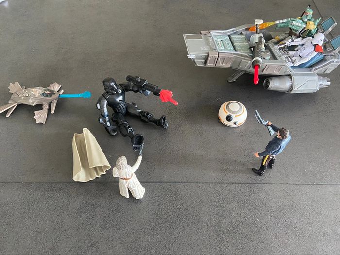 Vaisseau Star Wars et personnages. - photo numéro 4