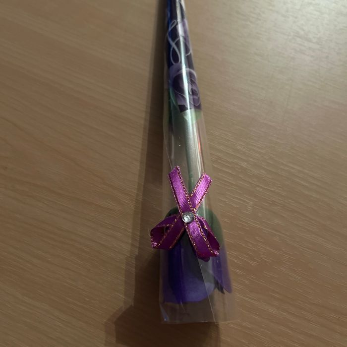 1 rose de savon violette neuve