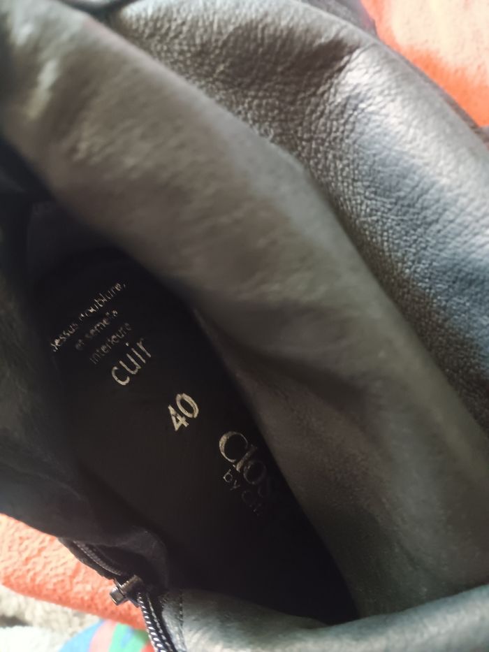 Bottes en cuir 40 fermetures sur le cotes avec petit talons - photo numéro 5